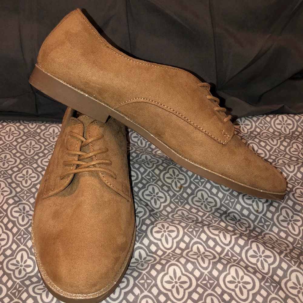 Tan oxford shoes